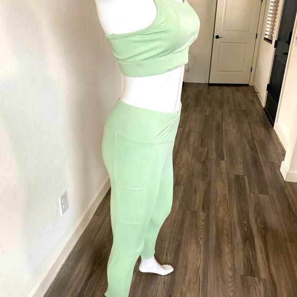 Yoga Work-Out Set - Picture 2 of 5